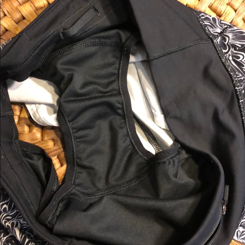 Lululemon Speed Up Short - Solid Black Waist Band - Picture 8 of 8